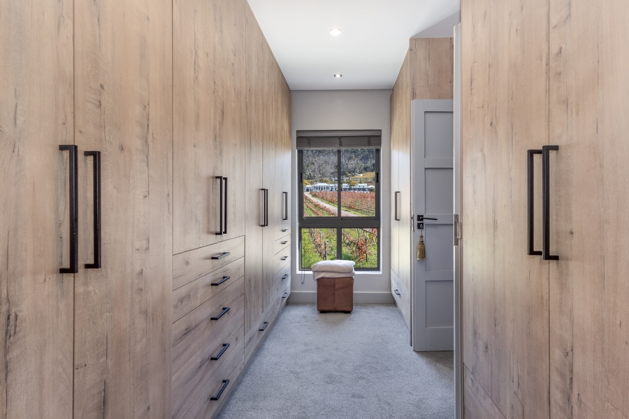 4 Bedroom Property for Sale in Lemoenkloof Western Cape